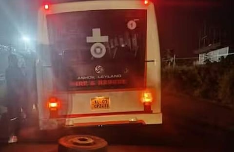 ടയർ ഊരിത്തെറിച്ച് പോയ ഫയർഫോഴ്സ് ബസ്, ടിവി ദൃശ്യം