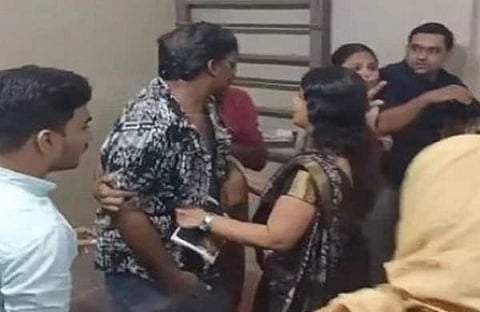 അധ്യാപകന് മര്ദിക്കുന്നതിന്റെ വീഡിയോ ദൃശ്യം