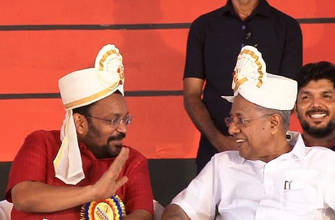 മുഖ്യമന്ത്രി പിണറായിയും മന്ത്രി കെ രാജനും നവകേരള സദസിന്റെ ഉദഘാടന വേദിയില്