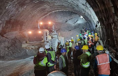 തൊഴിലാളികൾ കുടുങ്ങിക്കിടക്കുന്ന സിൽക്യാരാ - ദന്തൽഗാവ് തുരങ്കത്തിലെ രക്ഷാപ്രവർത്തനം/ എക്സ്