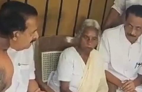 മറിയക്കുട്ടിക്കൊപ്പം രമേശ് ചെന്നിത്തല, ഫെയ്സ്ബുക്ക്