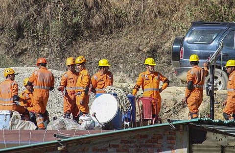 തൊഴിലാളികളെ പുറത്ത് എത്തിക്കുന്നതിനുള്ള രക്ഷാപ്രവർത്തനം പുരോഗമിക്കുന്നു, പിടിഐ