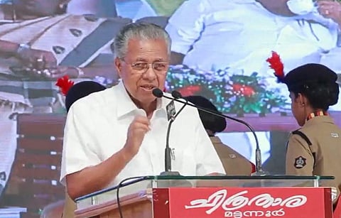 മട്ടന്നൂരില് പിണറായി വിജയന് സംസാരിക്കുന്നു