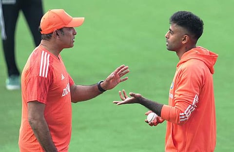 കോച്ച് വിവിഎസ് ലക്ഷ്മൺ, ക്യാപ്റ്റൻ സൂര്യകുമാർ യാദവ്/ പിടിഐ