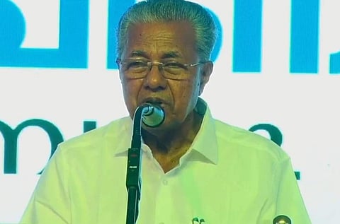 പിണറായി വിജയന് പേരാമ്പ്രയില് സംസാരിക്കുന്നു