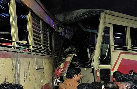 ബസ് അപകടം/ എക്സ്പ്രസ് ചിത്രം