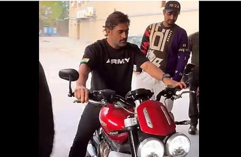 ധോനി /എക്സ്