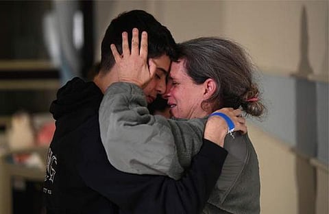 ഹമാസ് ബന്ദികളാക്കിയ ഇസ്രയേലികളെ മോചിപ്പിച്ചപ്പോള്/ ഫോട്ടോ : പിടിഐ