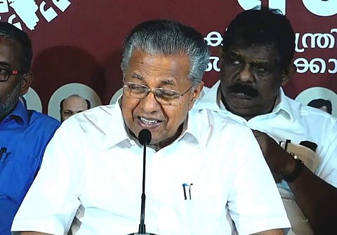 പിണറായി വിജയന് മാധ്യമങ്ങളെ കാണുന്നു