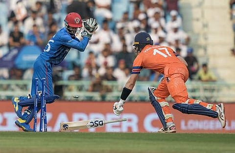 ലോഗൻ വാൻ ബീക്കിനെ റണ്ണൗട്ടാക്കുന്ന ഇക്രം അലിഖിൽ/ പിടിഐ