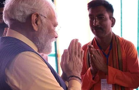 രത്തന് ദുബെ പ്രധാനമന്ത്രിക്കൊപ്പം/ എക്സ്