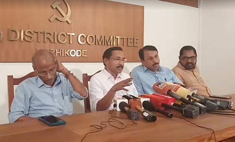 പി മോഹനന് കോഴിക്കോട് വാര്ത്താസമ്മേളനം നടത്തുന്നു