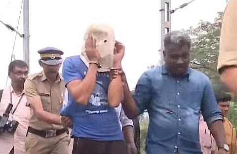 ഫിർദോസ് അലിയെ തെളിവെടുപ്പിന് എത്തിച്ചപ്പോൾ/ ടിവി ദൃശ്യം