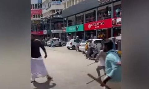 ചിന്നക്കടയില് ഡിവൈഎഫ്ഐ- യൂത്ത് കോണ്ഗ്രസ് പ്രവര്ത്തകര് തമ്മില് ഏറ്റുമുട്ടുന്നു