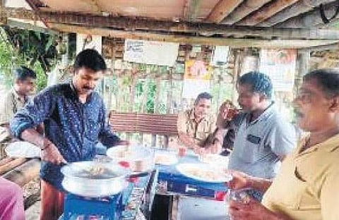 പറമ്പില് ബസാറിലെ ഡ്രൈവര്മാര് പാചകത്തില്/എക്സ്പ്രസ്സ്