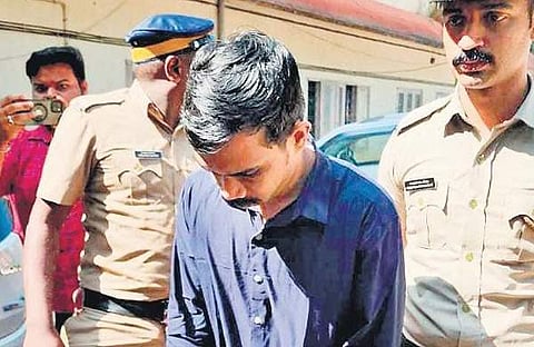 വിധിക്കുശേഷം അർജുനെ പുറത്തേക്ക് കൊണ്ടുവരുന്നു/ എക്സ്പ്രസ് ചിത്രം