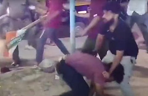 മുഖ്യമന്ത്രിക്ക് നേരെ കരിങ്കോടി: ആറ്റിങ്ങലിൽ യൂത്ത് കോൺഗ്രസ്- ഡിവൈഎഫ്ഐ സംഘർഷം