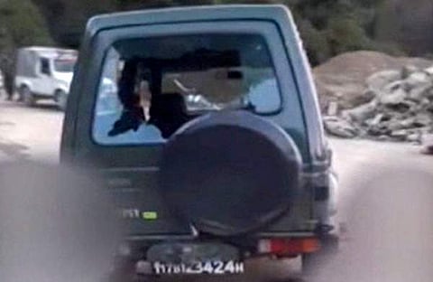 ആക്രമണത്തില് തകര്ന്ന സൈനിക വാഹനം/ പിടിഐ