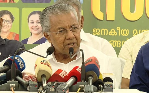 പിണറായി വിജയന് തിരുവനന്തപുരത്ത് മാധ്യമങ്ങളെ കാണുന്നു