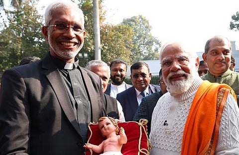 ക്രിസ്മസ് വിരുന്നിനിടെ പ്രധാനമന്ത്രി നരേന്ദ്ര മോദി/ ഫോട്ടോ: എക്സ്