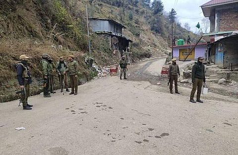 ഇന്ത്യൻ സൈന്യം രജൗറിയിൽ തിരച്ചിൽ നടത്തുന്നു/ പിടിഐ