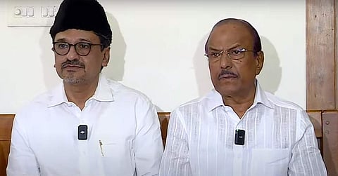 മുസ്ലീം ലീഗ് നേതാക്കള് വാര്ത്താ സമ്മേളനം നടത്തുന്നു