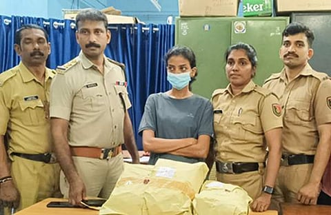 ബുള്ളറ്റ് ലേഡി എന്നറിയപ്പെടുന്ന നിഖില അറസ്റ്റിൽ