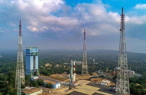 എക്സ്പോസാറ്റ് വിക്ഷേപണത്തിന് സജ്ജമാക്കുന്നു/ പിടിഐ