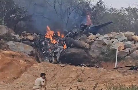 തകർന്ന വ്യോമസേന വിമാനം/ എഎൻഐ