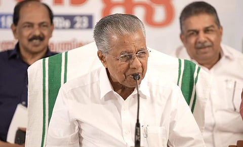 പിണറായി വിജയന് തൃശൂരില് മാധ്യമങ്ങളെ കാണുന്നു