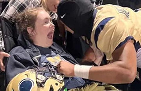 ജെന്നിഫർ ഫ്ലെവെല്ലൻ മകനൊപ്പം/ എക്സ്