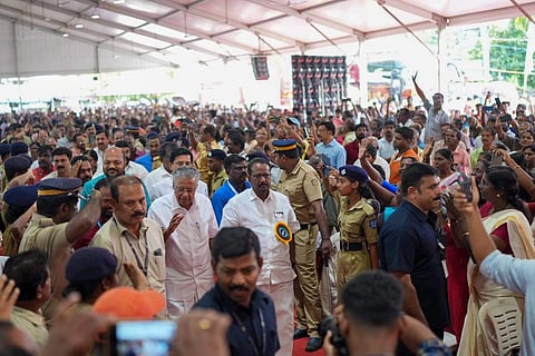 കൊച്ചിയിലെ നവകേരള സദസിനിടെ മുഖ്യമന്ത്രി