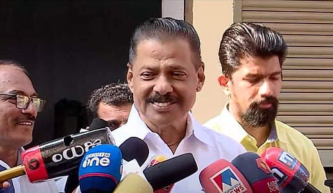 എം വി ഗോവിന്ദന് മാധ്യമങ്ങളോട് സംസാരിക്കുന്നു/ ടിവി ദൃശ്യം