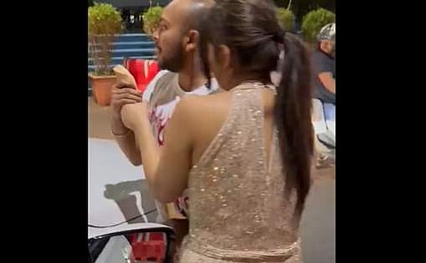 പൃഥ്വി ഷായെ ആക്രമിക്കുന്നു എന്ന തരത്തില് പ്രചരിക്കുന്ന ദൃശ്യം, സ്ക്രീന്ഷോട്ട്