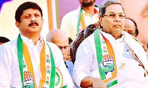 ബൈരതി സുരേഷ് സിദ്ധരാമയ്യക്കൊപ്പം/ ഫെയ്സ്ബുക്ക്