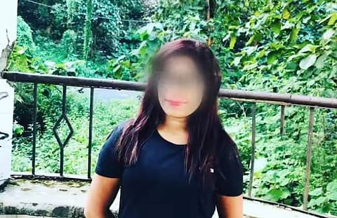 അറസ്റ്റിലായ യുവതി/ വീഡിയോ ദൃശ്യം