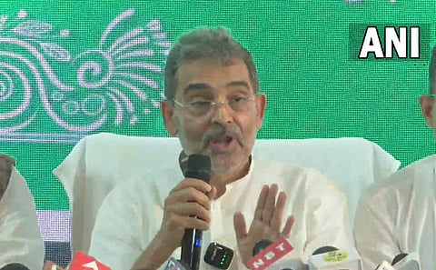 ഉപേന്ദ്ര കുശ്വാഹ വാര്ത്താ സമ്മേളനം നടത്തുന്നു