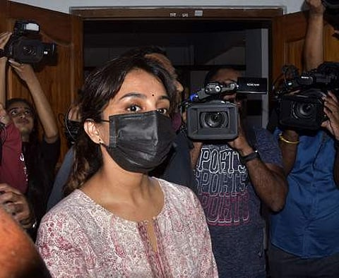 മഞ്ജു വാര്യര് കോടതിയിലെത്തുന്നു/ ചിത്രം: ന്യൂ ഇന്ഡ്യന് എക്സ്പ്രസ്