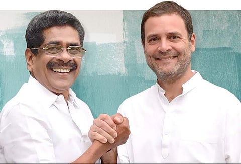 മുല്ലപ്പള്ളി രാഹുല്ഗാന്ധിക്കൊപ്പം/ ഫെയ്സ്ബുക്ക് ചിത്രം