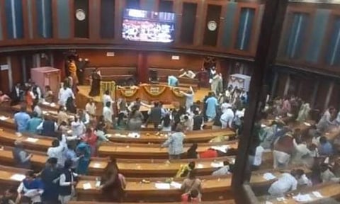 ഡൽഹി മുനിസിപ്പൽ കോർപ്പറേഷൻ തെരഞ്ഞെടുപ്പിനിടെ സംഘർഷം/ ചിത്രം ട്വിറ്റർ