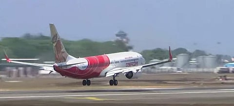 വിമാനത്തിന്റെ അടിയന്തര ലാന്ഡിങ്/ ടിവി ദൃശ്യം