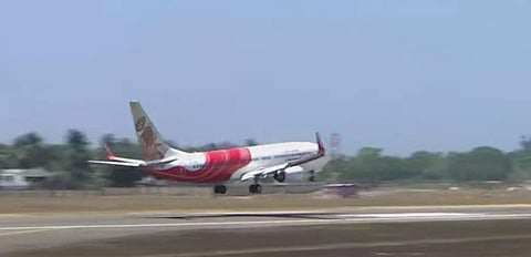 വിമാനത്തിന്റെ അടിയന്തര ലാന്ഡിങ്/ ടിവി ദൃശ്യം
