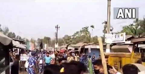 കേന്ദ്രമന്ത്രിയുടെ വാഹനത്തിന് നേരെയുണ്ടായ ആക്രമണത്തിന്റെ വീഡിയോ ദൃശ്യം