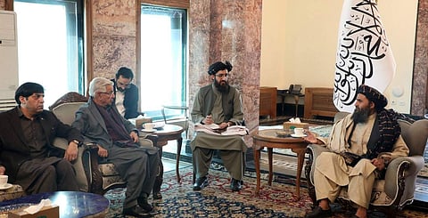 പാക്-താലിബാന് നേതാക്കള് തമ്മില് നടത്തിയ ചര്ച്ച/ട്വിറ്റര്