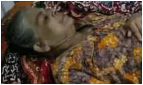 കാലിൽ പുഴുവരിച്ച നിലയിൽ കണ്ടെത്തിയ വയോധിക മരിച്ചു / ചിത്രം സ്ക്രീൻഷോട്ട്