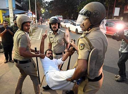 ബജറ്റിനെതിരെ കോഴിക്കോട് നടന്ന പ്രതിഷേധം/ചിത്രം: ഇ ഗോകുൽ