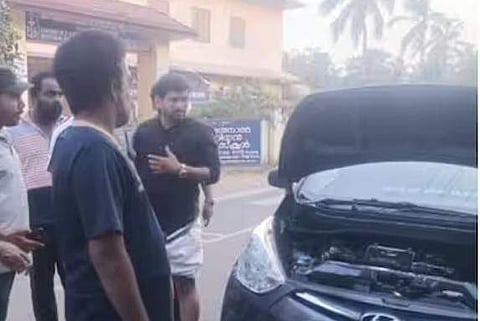 ഓടിക്കൊണ്ടിരുന്ന കാറിന് തീപിടിച്ചപ്പോള്, സ്ക്രീന്ഷോട്ട്