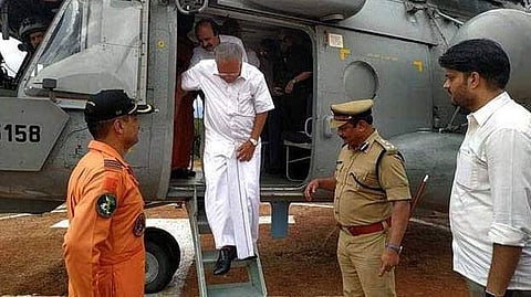 മുഖ്യമന്ത്രി പിണറായി വിജയന് ഹെലികോപ്റ്ററില്/ഫയല്