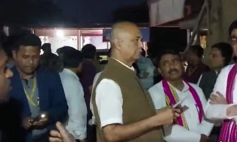 ത്രിപുരയില് പ്രതിപക്ഷ എംപിമാരുടെ വാഹനം ആക്രമിക്കപ്പെട്ടപ്പോള്