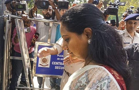 കെ കവിത ഇഡി ഓഫിസില് ചോദ്യം ചെയ്യലിനു ഹാജരാവുന്നു/പിടിഐ